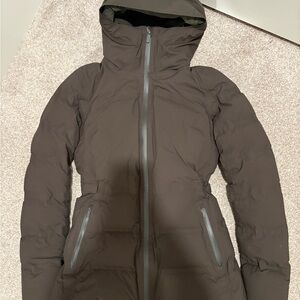 ❗️SOLD❗️Lululemon sleet street down puffer jacket dark green $348